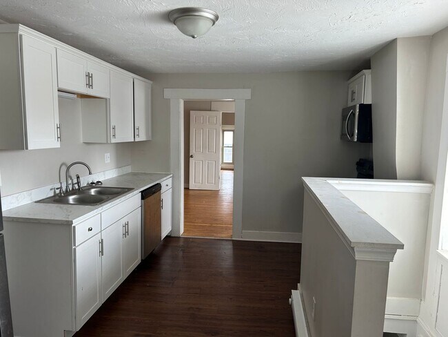 Building Photo - 136 S Main St