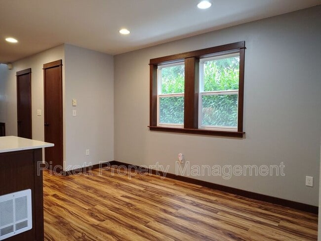 Building Photo - 10715 NE Rhody Wy