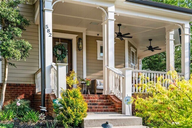 Building Photo - 582 St Charles Ave NE