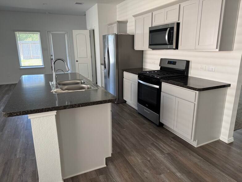 Building Photo - 5626 Vintage Oakmont Dr