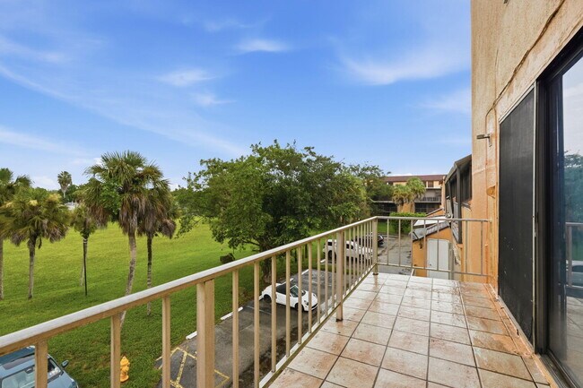 Building Photo - 430 Commodore Dr