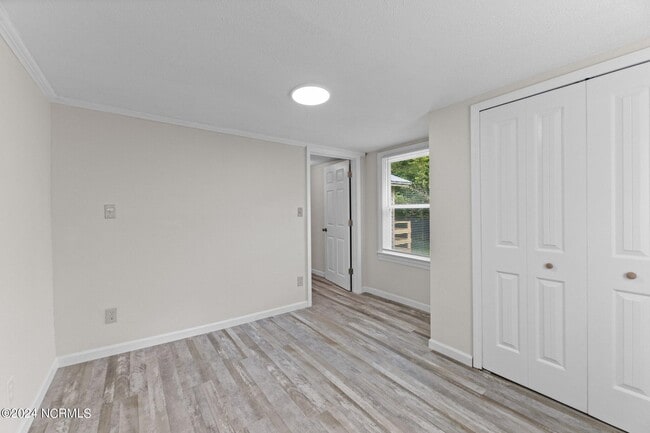 Building Photo - 2810 Oaks Rd