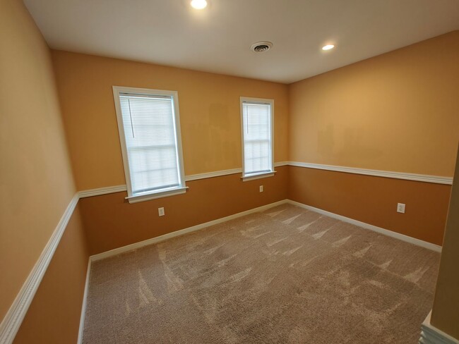 Building Photo - 5 Bedroom home in Henrico