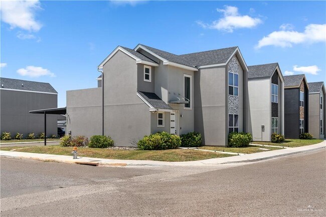 Building Photo - 701 W Seminole Ave