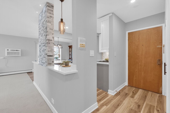 Building Photo - 1375 Rebecca Dr