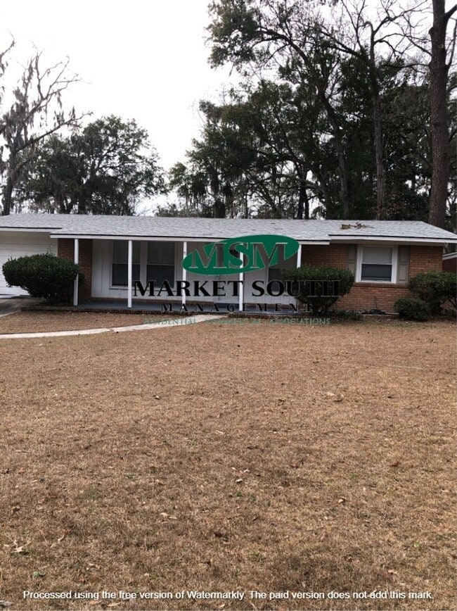 Building Photo - NEWLY RENOVATED SPACIOUS HOME