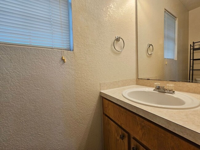 Building Photo - 4501 Deek Dr