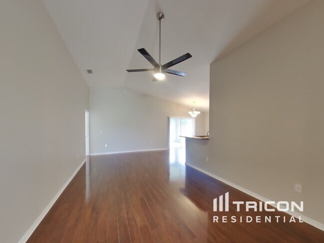 Building Photo - 2704 Oak Hammock Loop