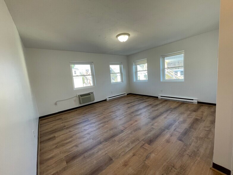 Building Photo - 19 Main St