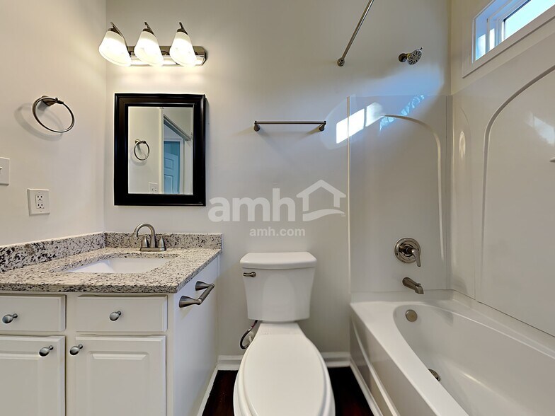 Building Photo - 3807 Bridlington Dr