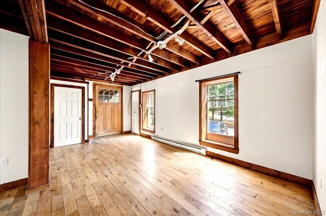 Building Photo - 175 Goldens Bridge Rd