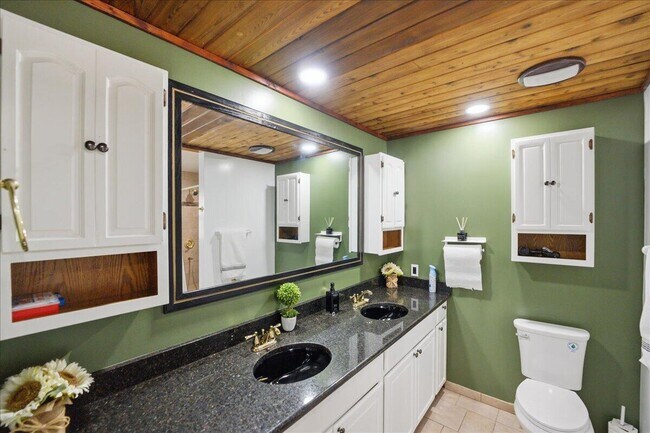 Building Photo - 1326 SW Bartell Ave