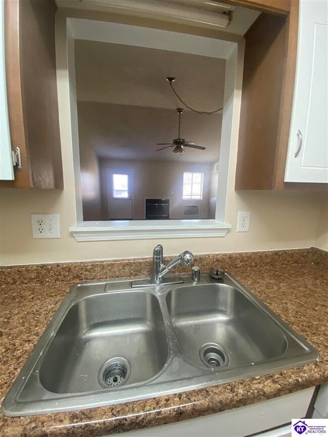 Building Photo - 505 Independence Ct