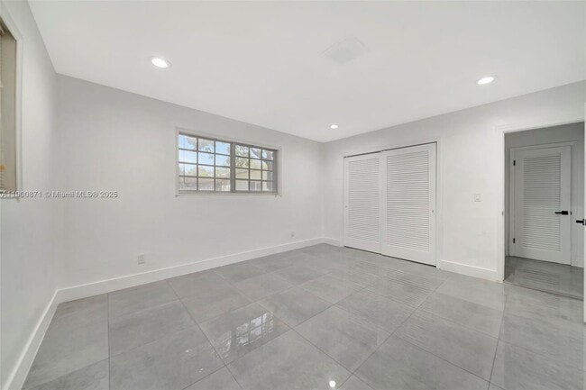 Building Photo - 840 NE 182nd St