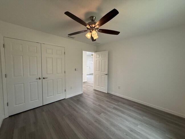 Building Photo - Great Price, Won't Last!!
