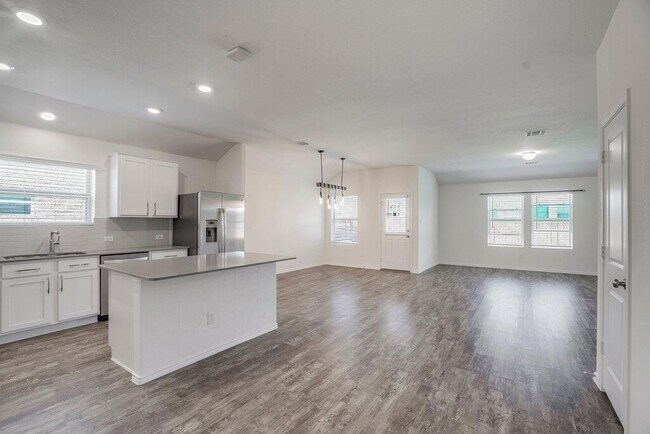 Building Photo - 3200 Windy Vane Dr