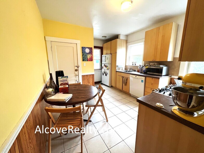 Building Photo - 11 Leonard St