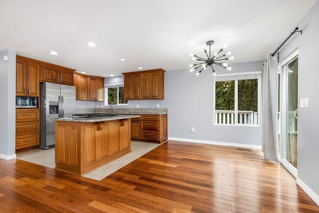 Building Photo - 1014 Crest Pl