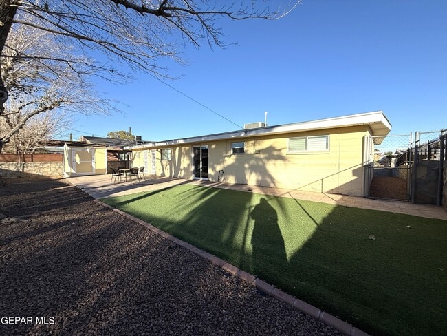 Building Photo - 10180 Saigon Dr