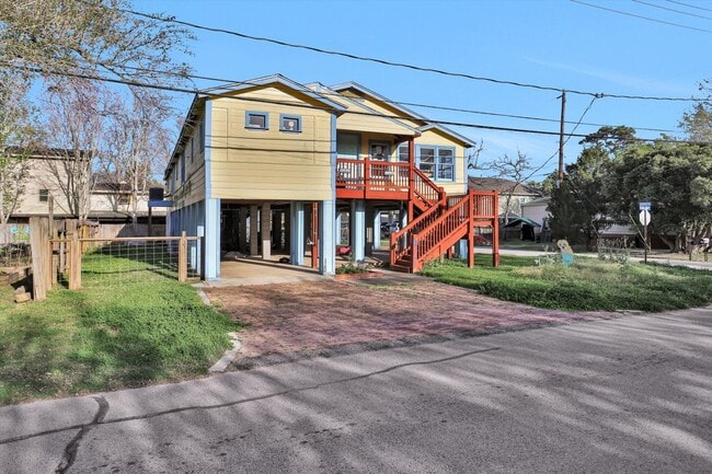 Building Photo - 631 Clear Lake Rd