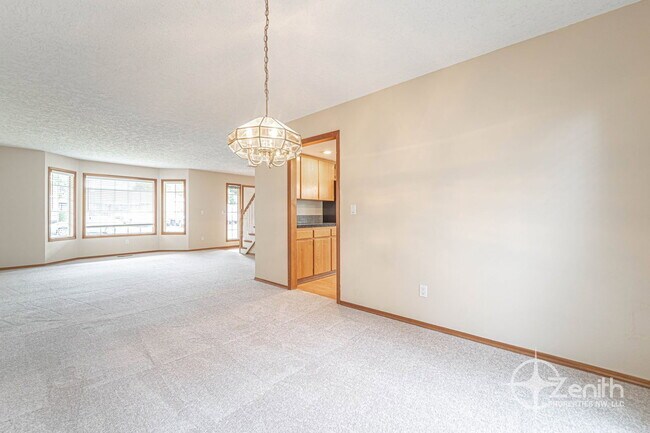 Building Photo - 5408 NE 101st Cir