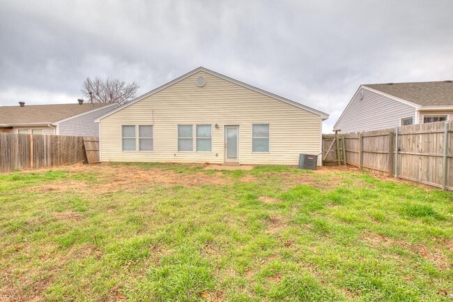Building Photo - 913 SW 153rd St