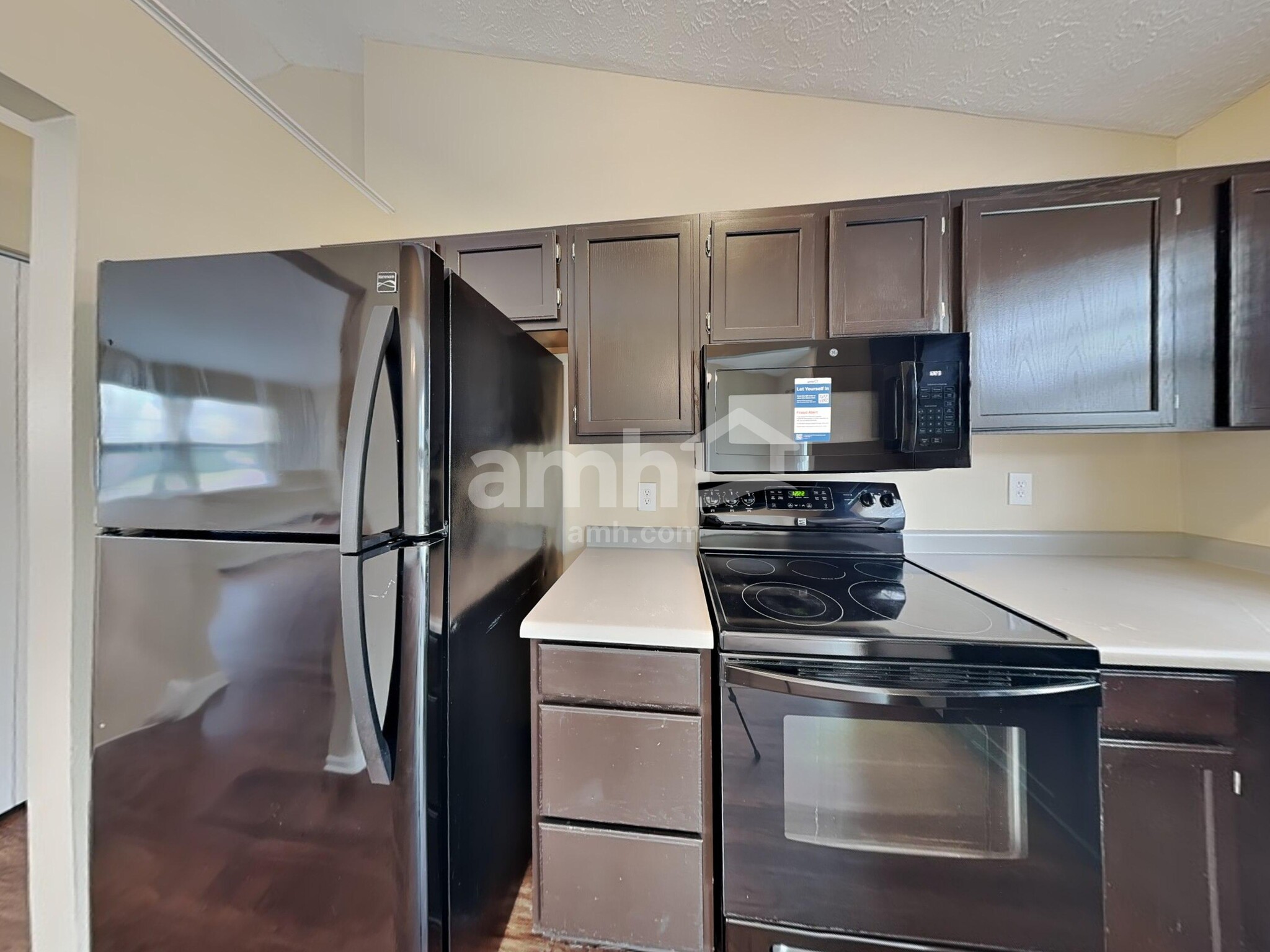 Building Photo - 556 Grouse Ct
