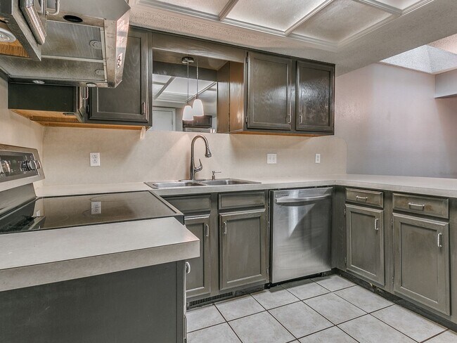 Building Photo - Fair Hill Duplex