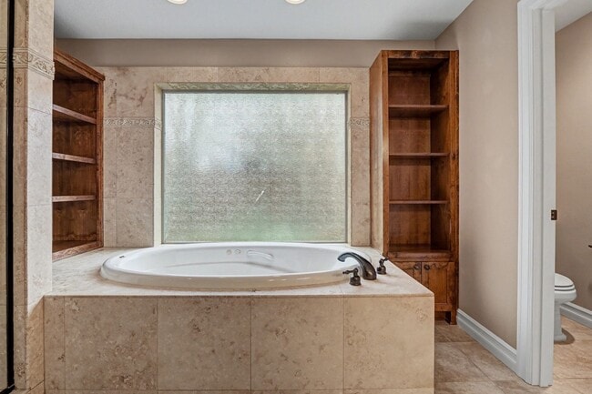 Building Photo - 4 bed, 2.5 bath Two-Story Home in West Salem