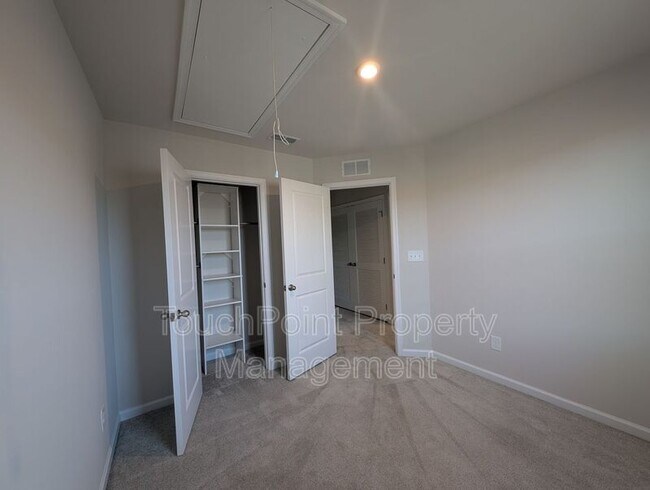 Building Photo - 2059 Langer St