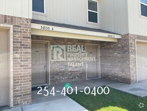 Building Photo - Charming 3-Bedroom, 2.5-Bathroom Duplex in...