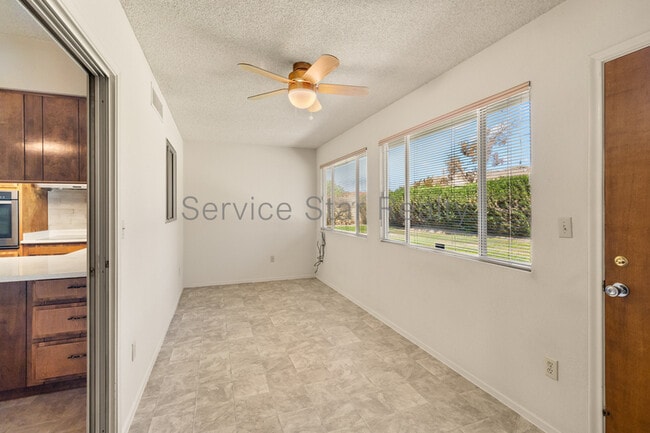 Building Photo - 4938 E Earll Dr