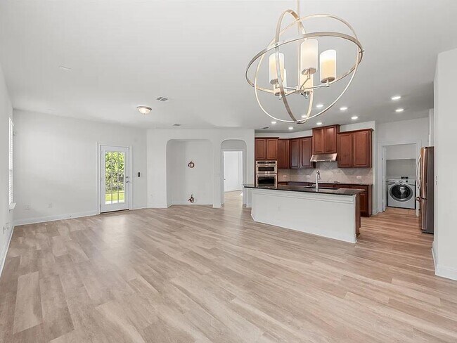 Building Photo - 528 Ayinger Ln