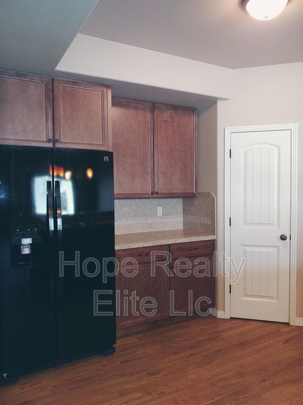Building Photo - 1555 Promontory Bluff View