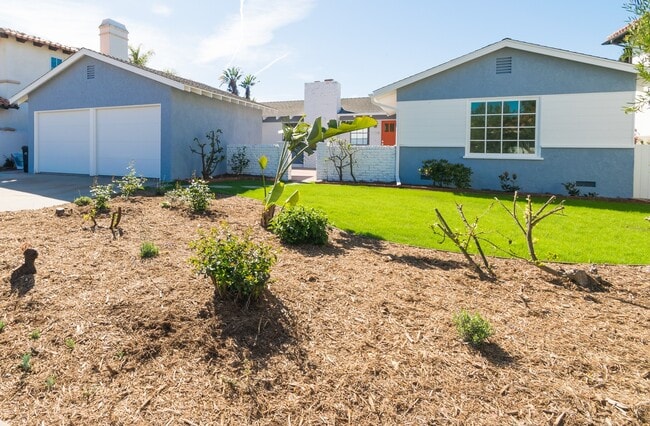 Building Photo - Fully Remodeled Ranch Home with Panoramic ...