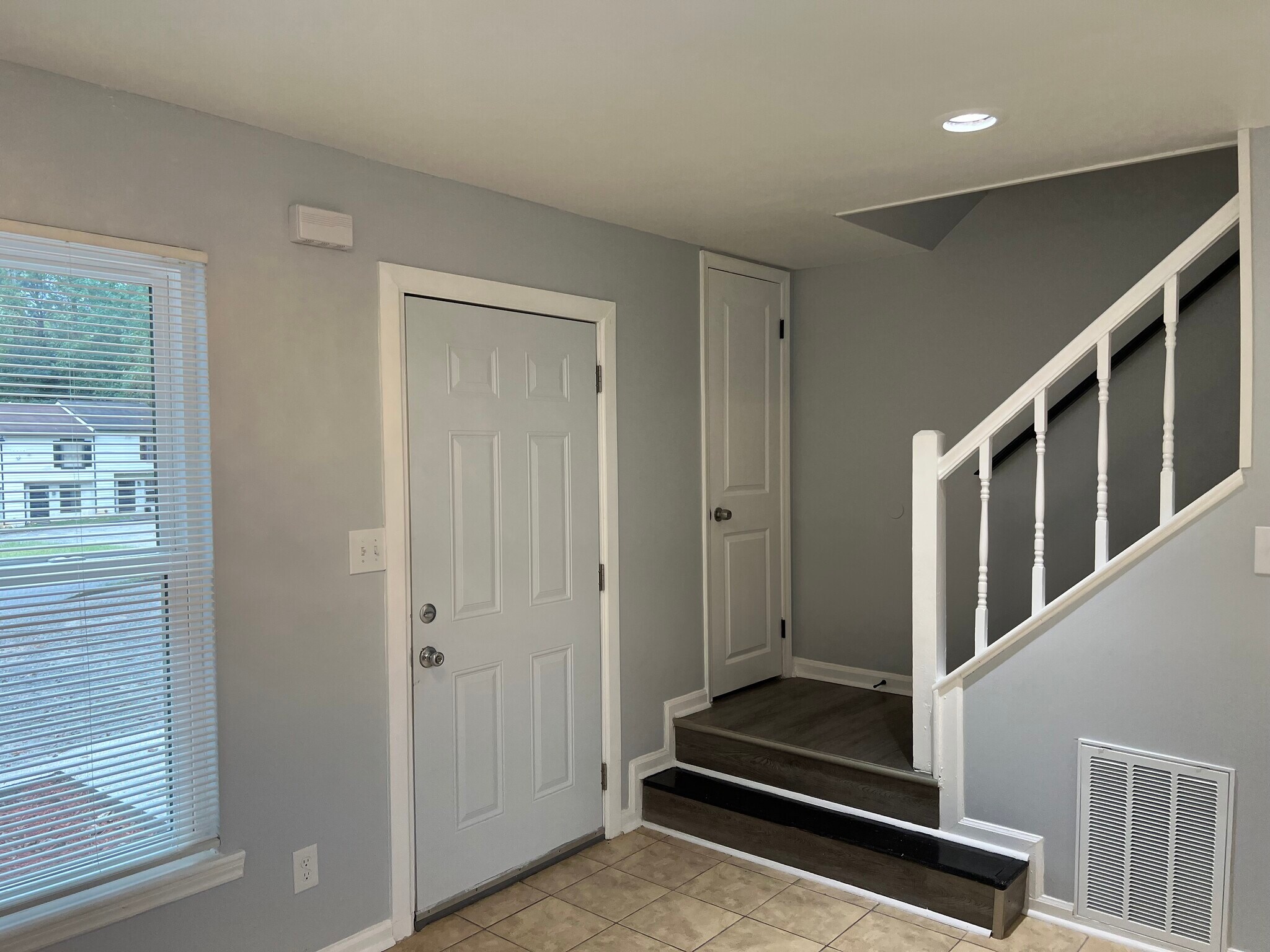 Front door to steps view - 6419 Baker Ct
