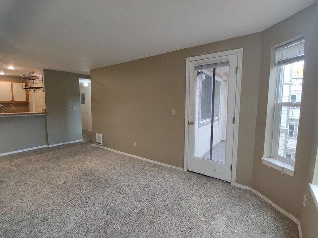 Building Photo - Well-Maintained 1BR Condo Near North Seattle College with Parking & Storage