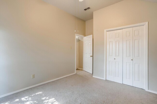 Building Photo - Open Floorplan with 3 Bed, 2 Bath Home in Established Neighborhood- Fort Worth- 76120