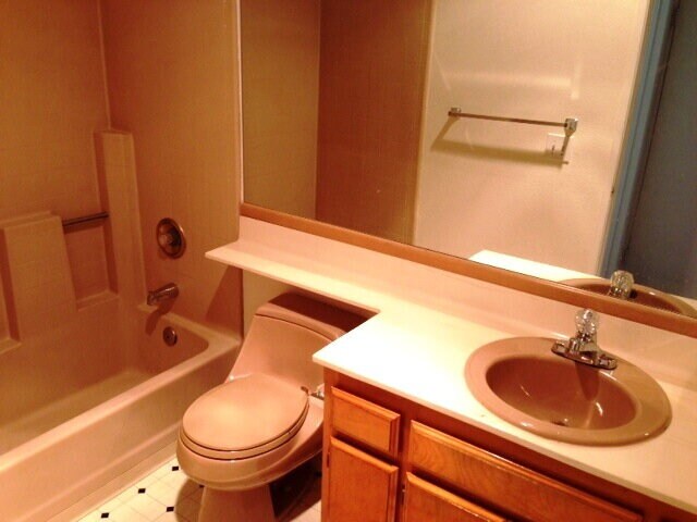 Building Photo - Vaulted ceiling & large bedroom in this sp...