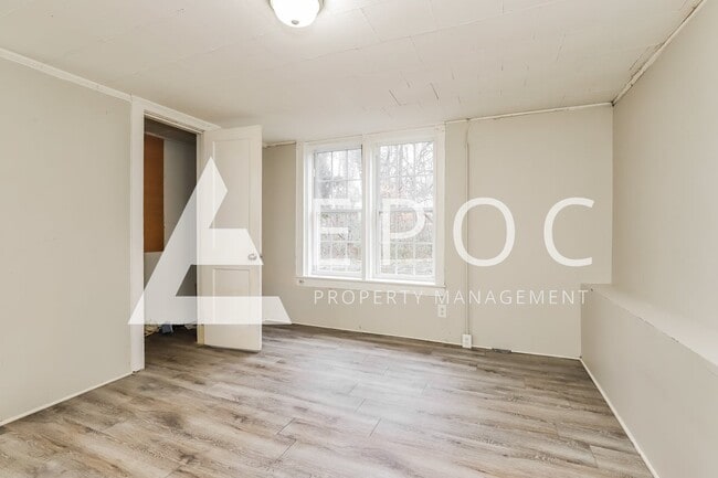 Building Photo - 515 Mentor St