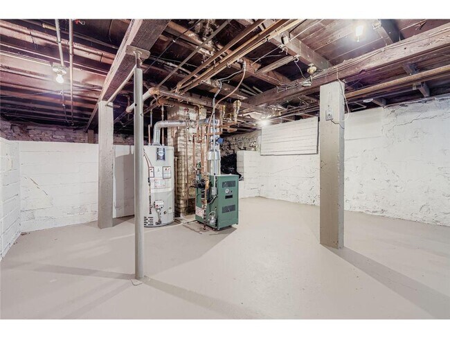 Building Photo - 2630 14th Ave S