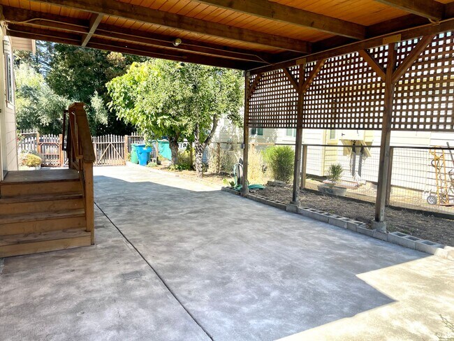 Building Photo - Charming two bedroom home in Mirabel Heights!