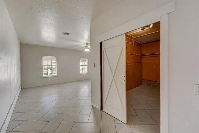Building Photo - 2600 SW 78th St