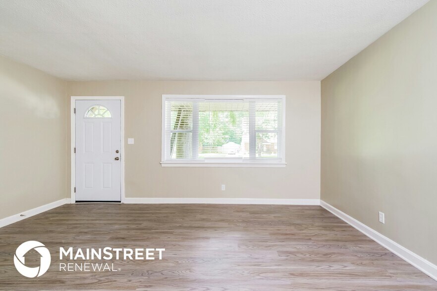 Building Photo - 2215 Cavalier Dr