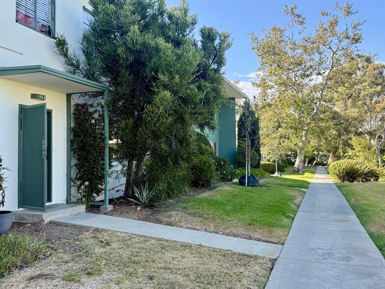 Building Photo - 5262 Village Grn