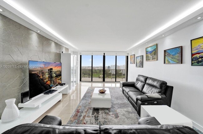 Building Photo - 20281 E Country Club Dr