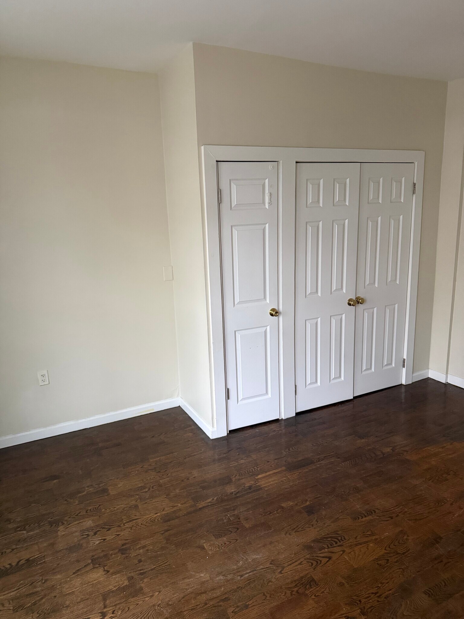 Building Photo - 422 Jelliff Ave