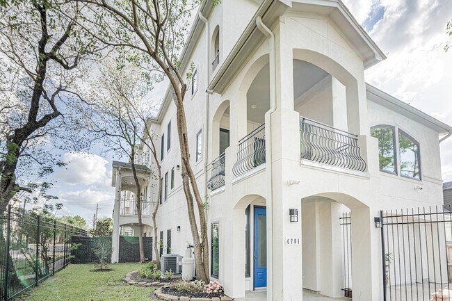 Building Photo - 4701 Inker St