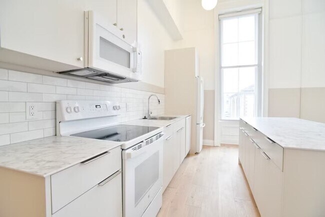 Building Photo - 30 W Broad St