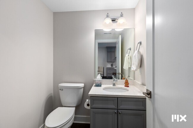 Building Photo - Two Bedroom Condo on Lookout Hill in Grand Rapids!